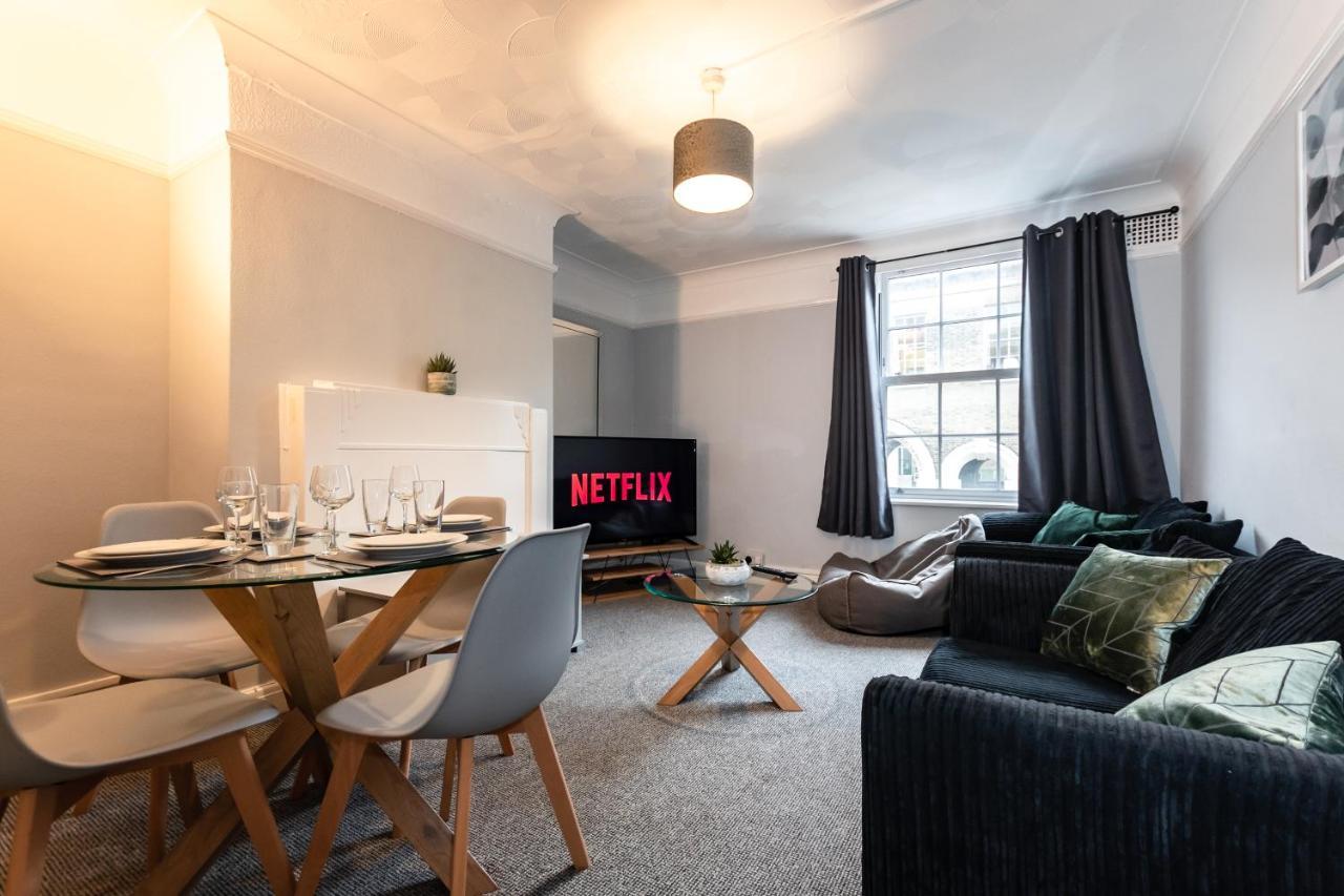 Best Price! Perfect Gunwharf Accommodation - 5 Single Beds Or Kingsize Free Parking Portsmouth Exterior foto