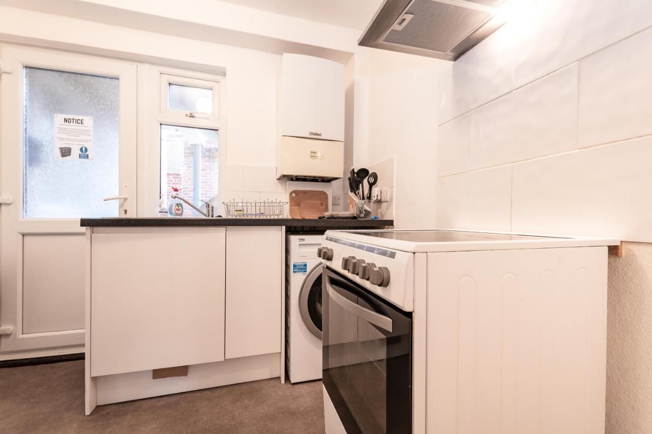 Best Price! Perfect Gunwharf Accommodation - 5 Single Beds Or Kingsize Free Parking Portsmouth Exterior foto