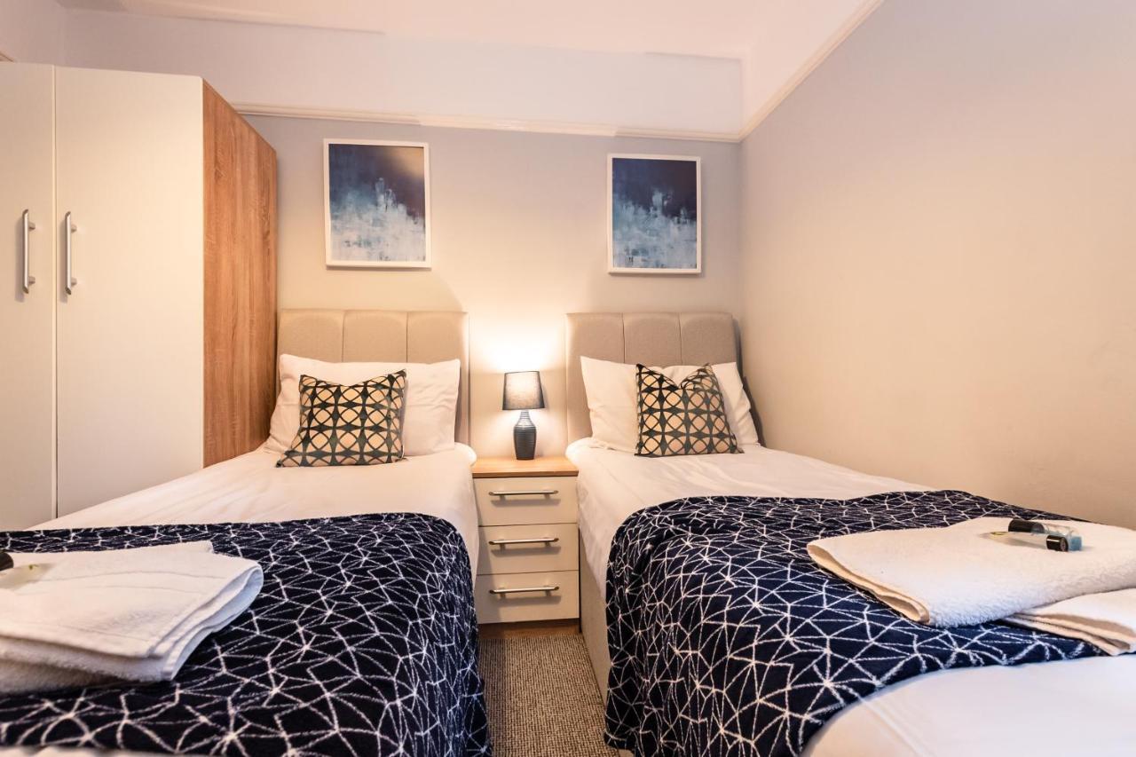 Best Price! Perfect Gunwharf Accommodation - 5 Single Beds Or Kingsize Free Parking Portsmouth Exterior foto